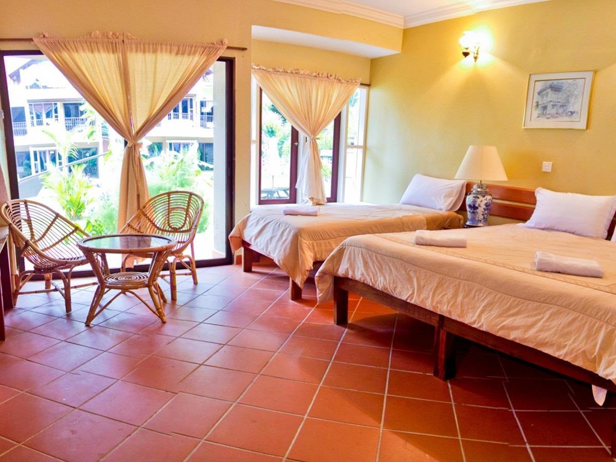 Anjungan Beach Resort Kampung Teluk Nipah Eksteriør billede