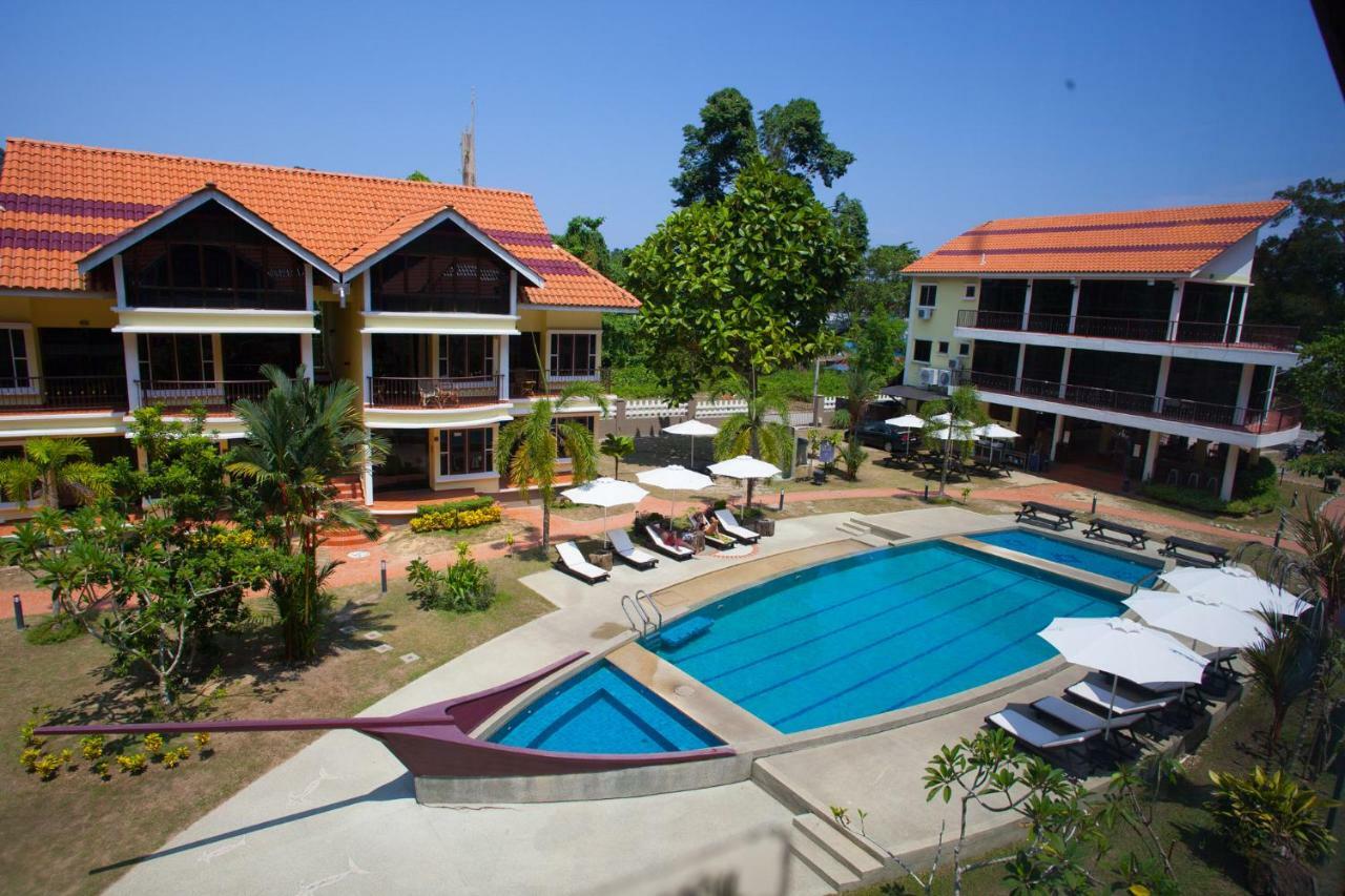 Anjungan Beach Resort Kampung Teluk Nipah Eksteriør billede