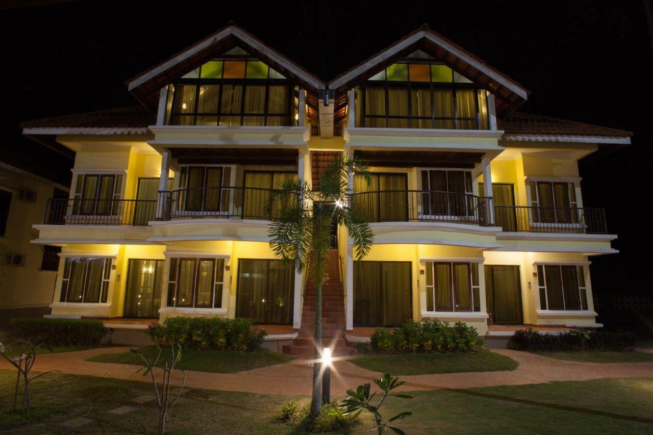 Anjungan Beach Resort Kampung Teluk Nipah Eksteriør billede